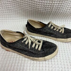 Roxy Black and Cream Sneakers